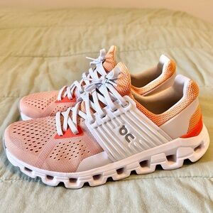 ✨ON CLOUD CloudSwift Copper Frost Color in Women’s Size 8✨